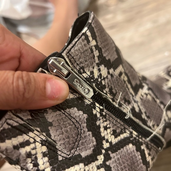 Circus by Sam Edelman Women's Grey and Black Boots - Picture 3 of 8